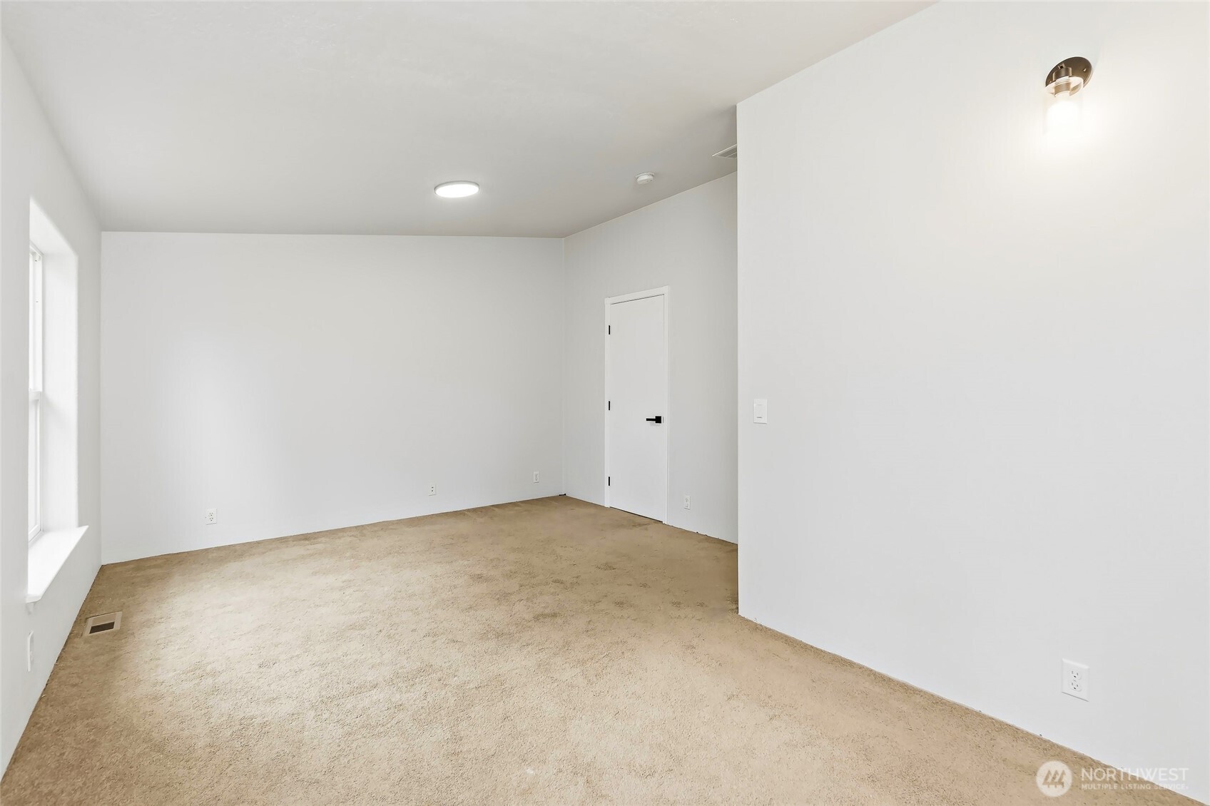 521 Military Road E, Tacoma, WA 98445