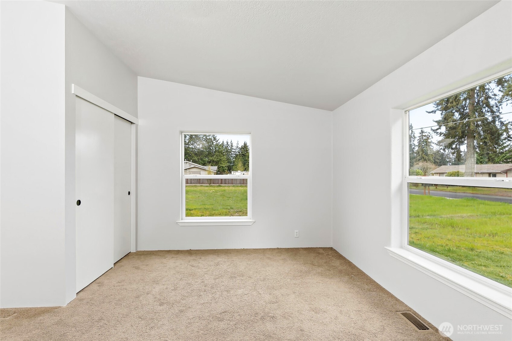 521 Military Road E, Tacoma, WA 98445