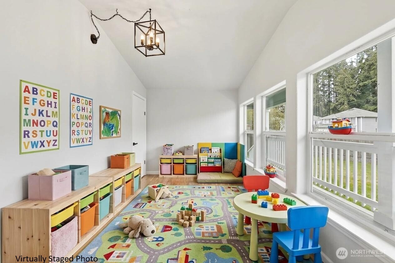 521 Military Road E, Tacoma, WA 98445