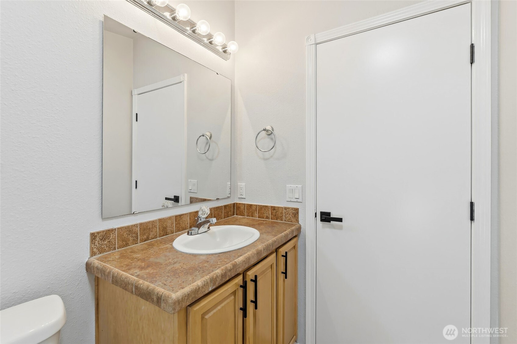 521 Military Road E, Tacoma, WA 98445