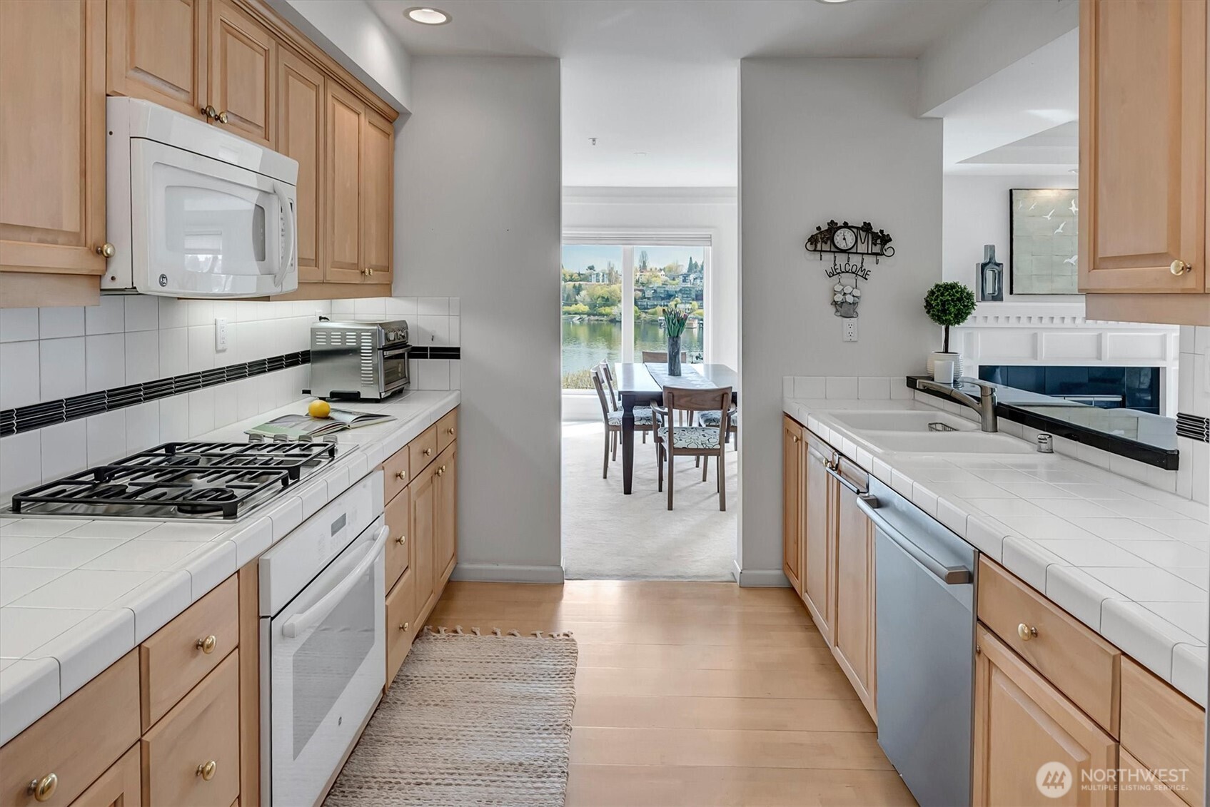3300 Meridian Avenue N #409, Seattle, WA 98103-9155