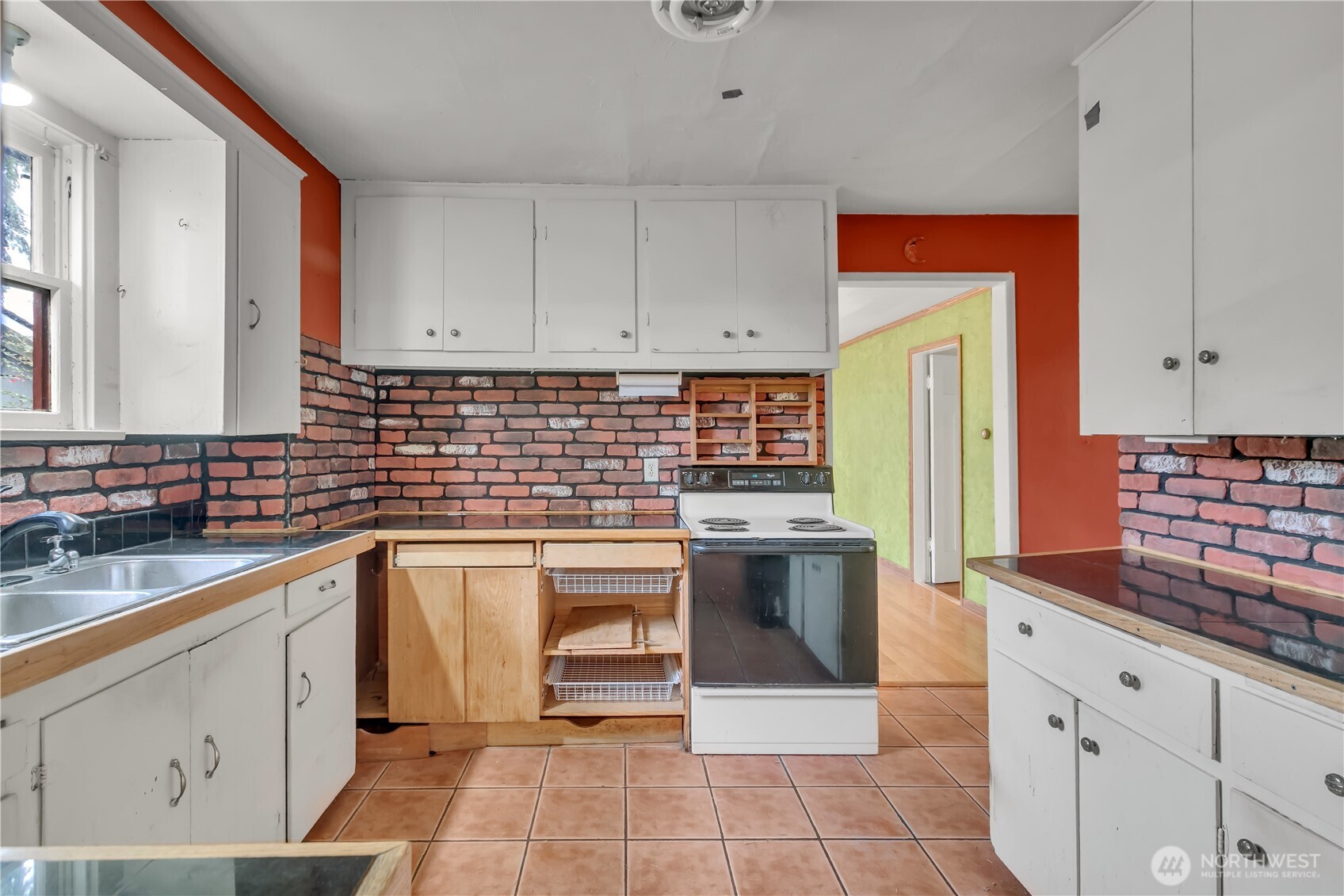 4319 SW Mills Street , Seattle, WA 98136