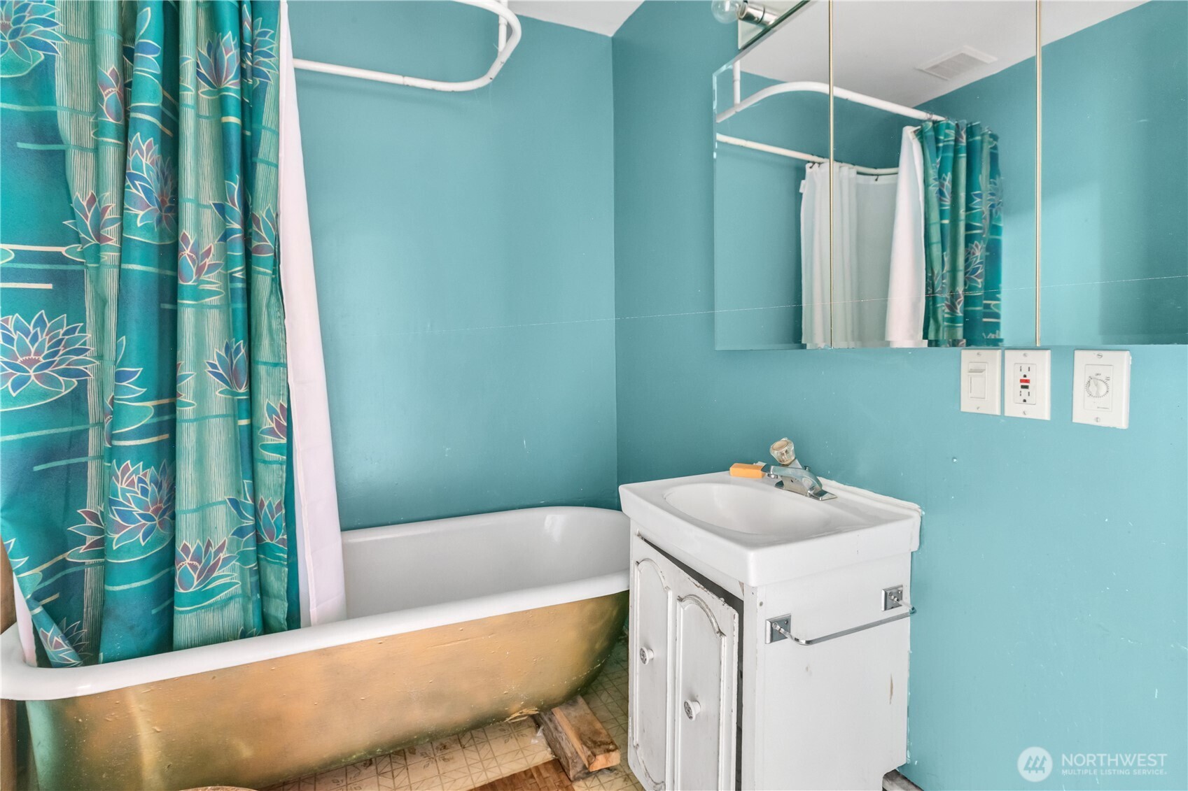 4319 SW Mills Street , Seattle, WA 98136