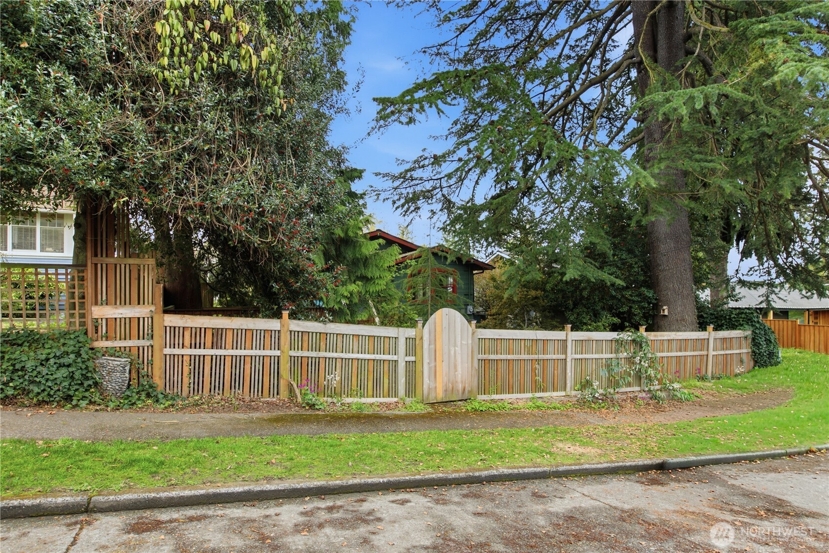 4319 SW Mills Street , Seattle, WA 98136