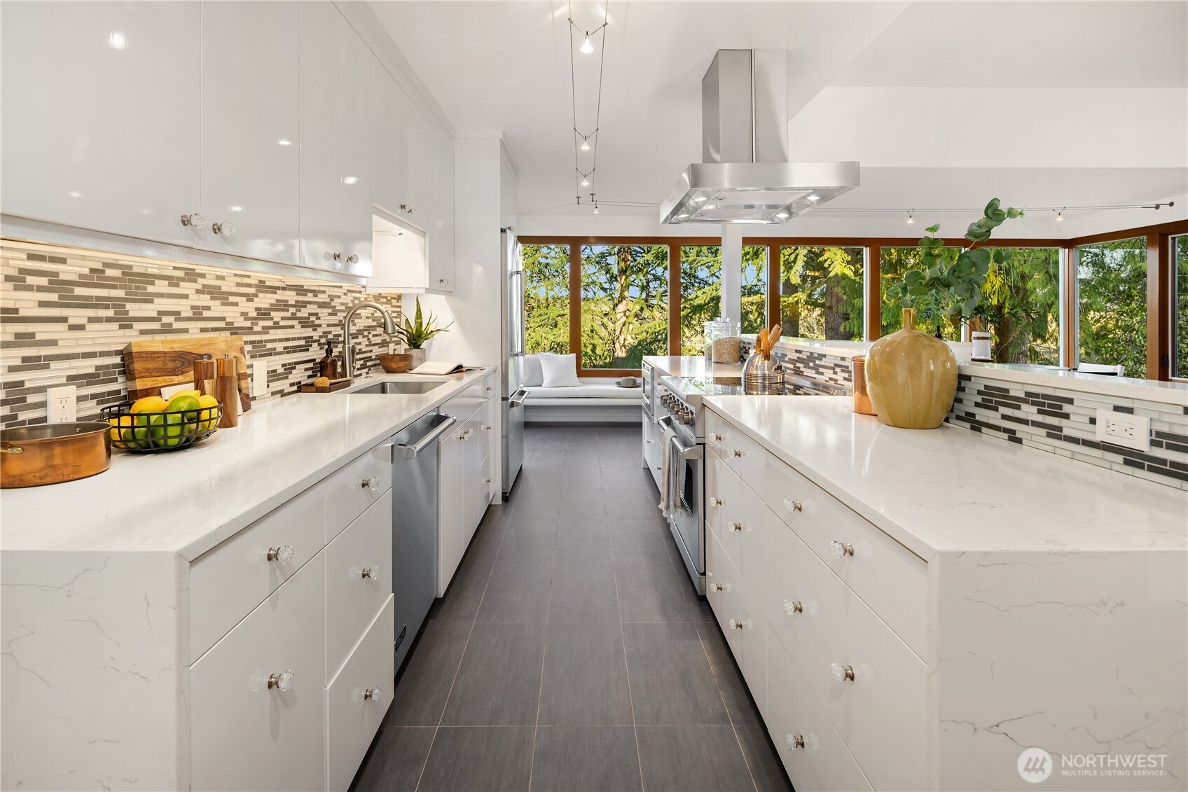 2070 127th Avenue SE, Bellevue, WA 98005