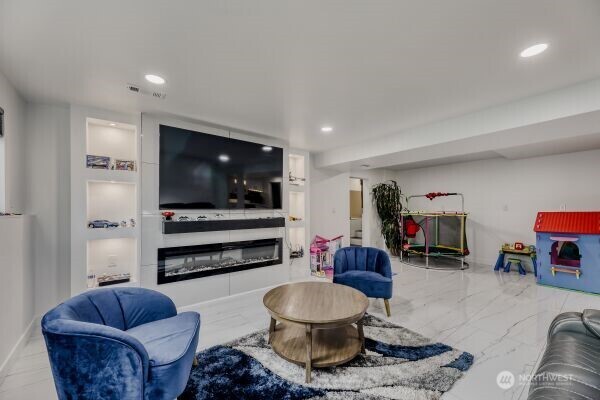 17606 Larch Way , Lynnwood, WA 98037