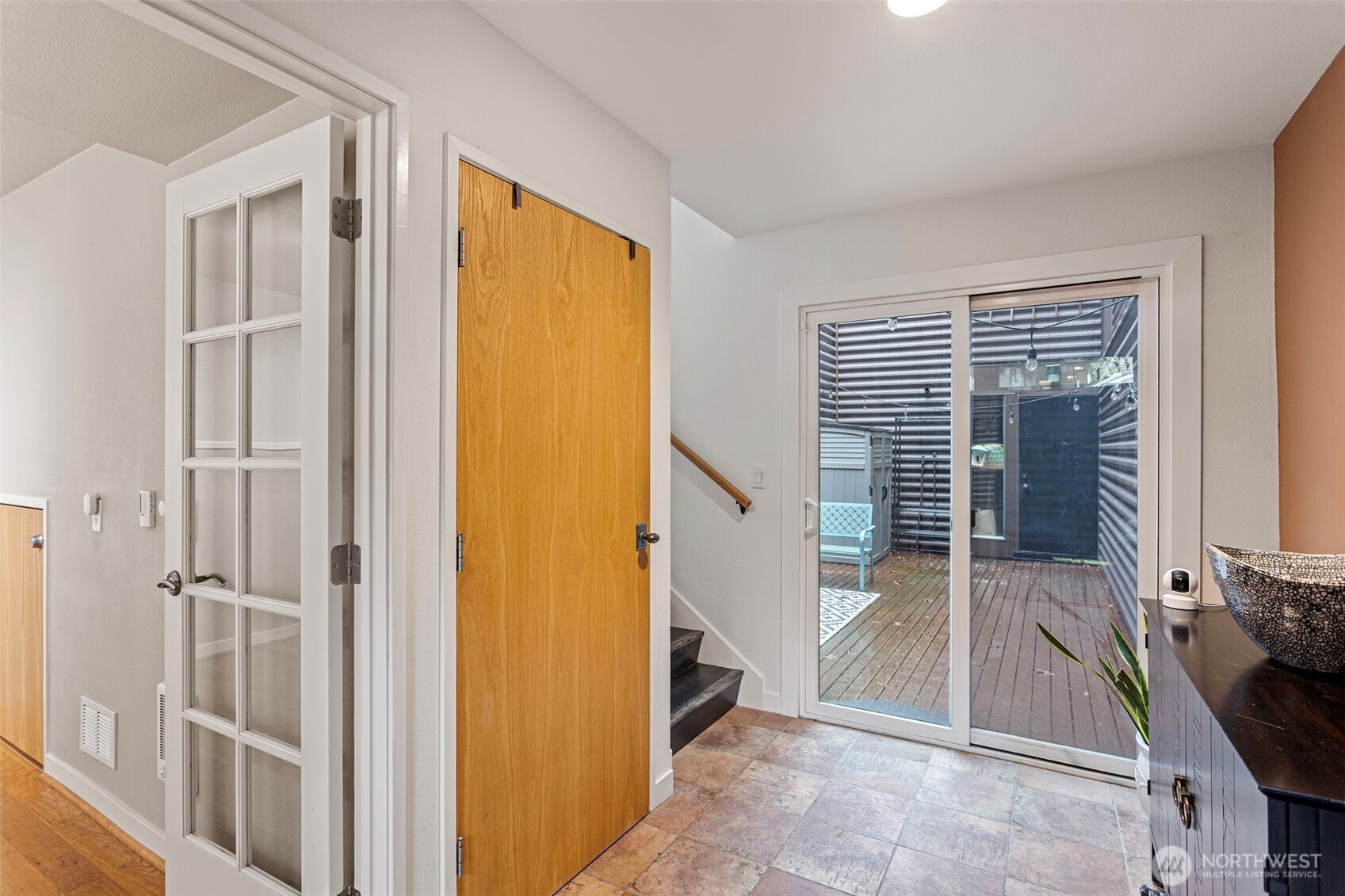 611 S State Street #9, Kirkland, WA 98033