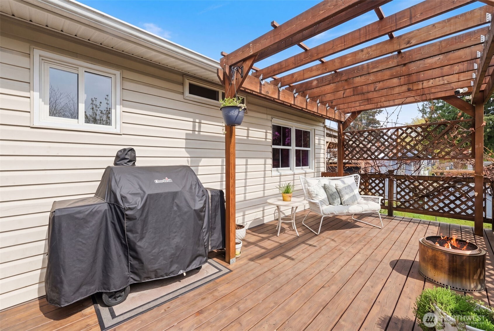6005 21st Street SW, Seattle, WA 98106