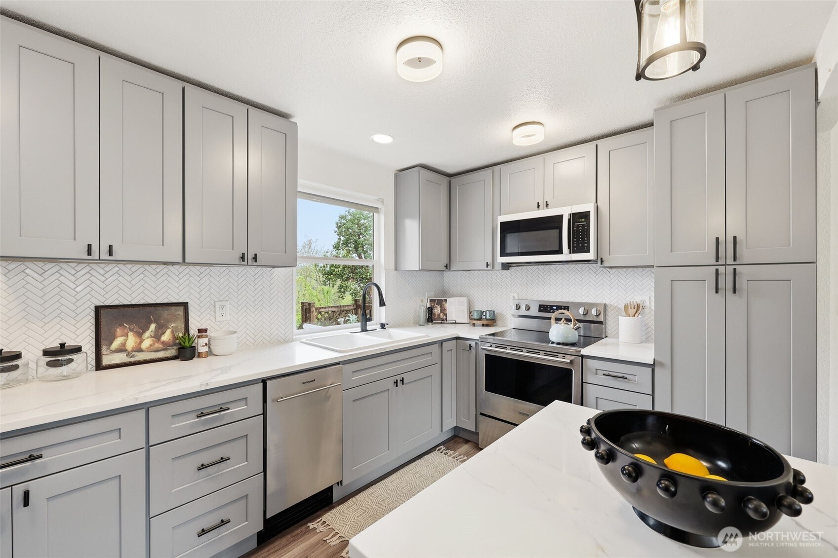 6005 21st Street SW, Seattle, WA 98106