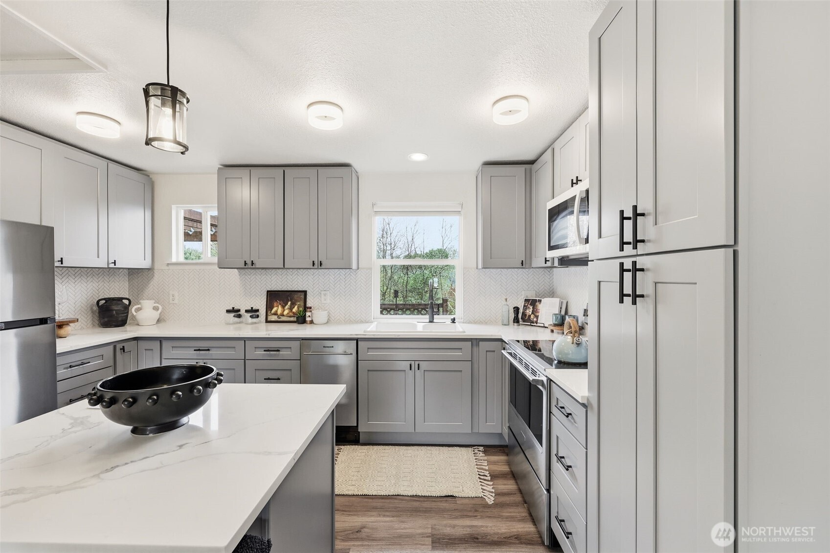 6005 21st Street SW, Seattle, WA 98106