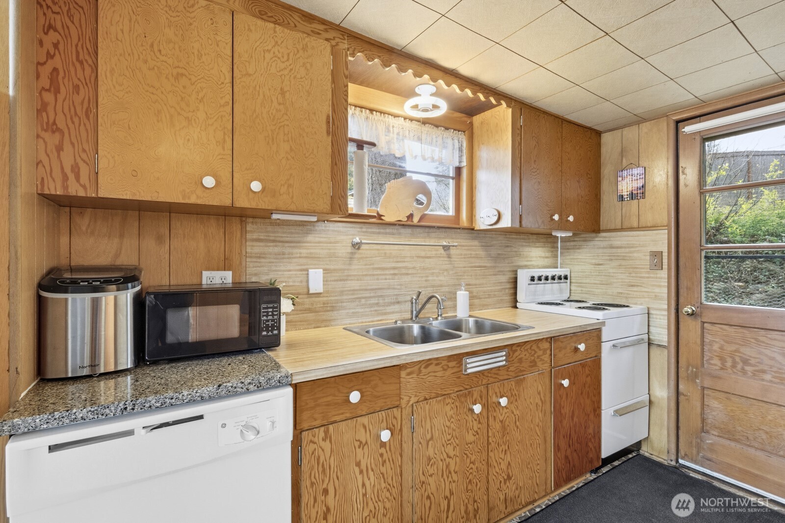 17024 Pleasant Beach Drive SE, Yelm, WA 98597