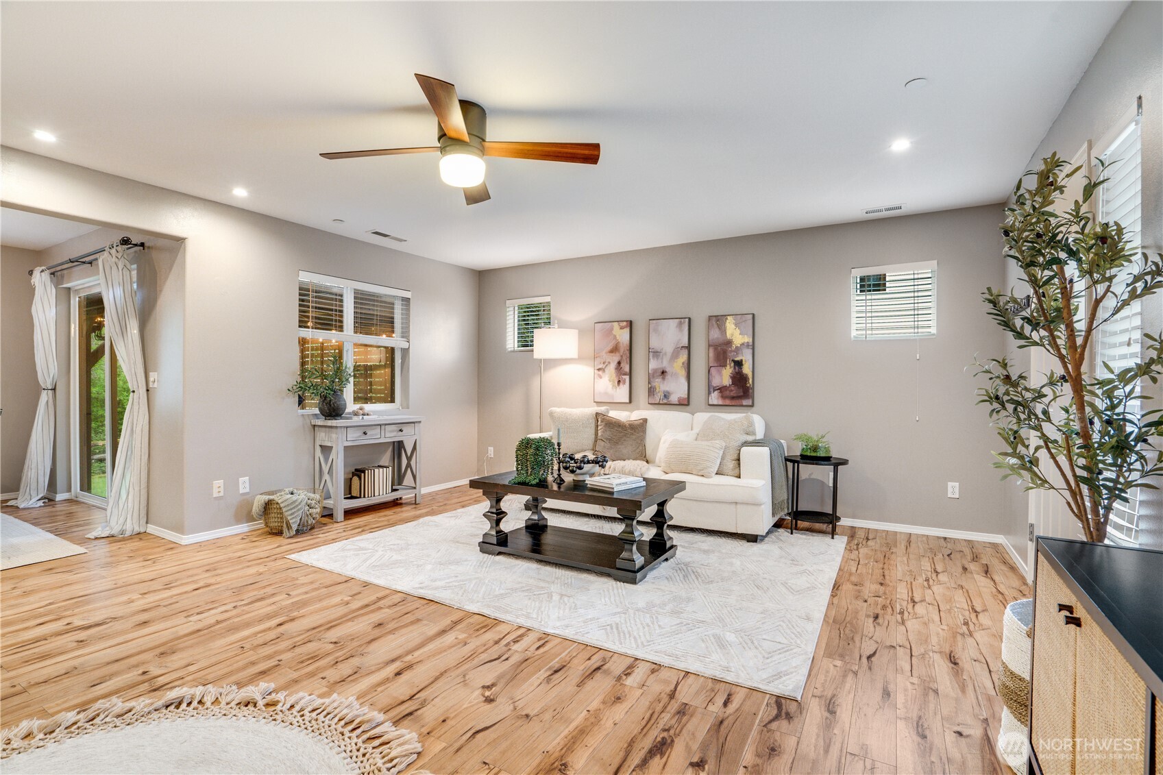 1175 Griggs Street , Dupont, WA 98327