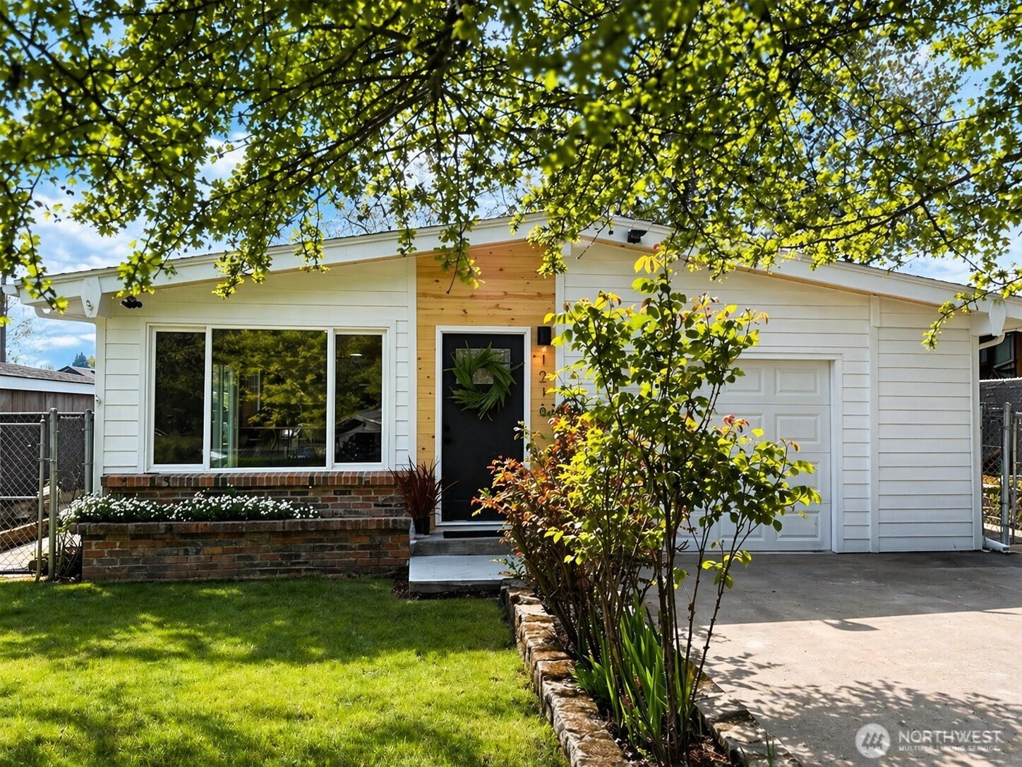 1216 E 70th Street , Tacoma, WA 98404