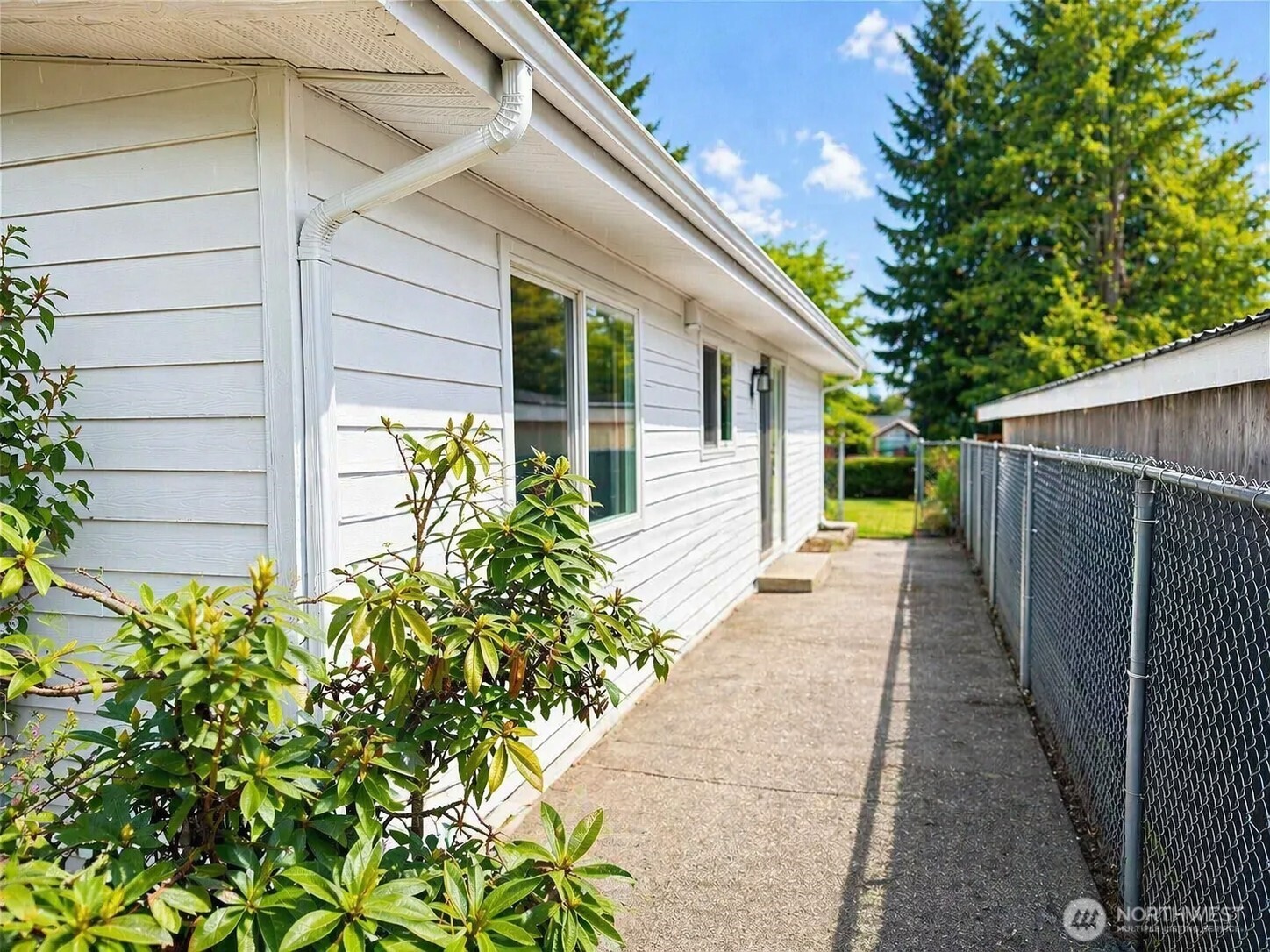 1216 E 70th Street , Tacoma, WA 98404
