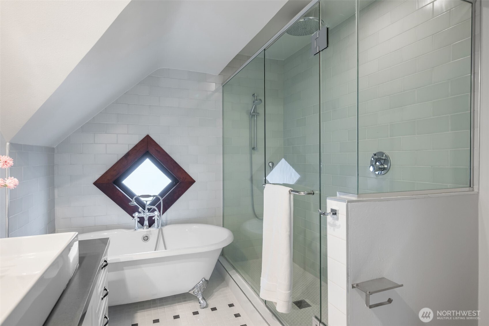 3258 14th Avenue W, Seattle, WA 98119