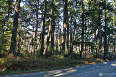 6880 Holst Road , Clinton, WA 98236