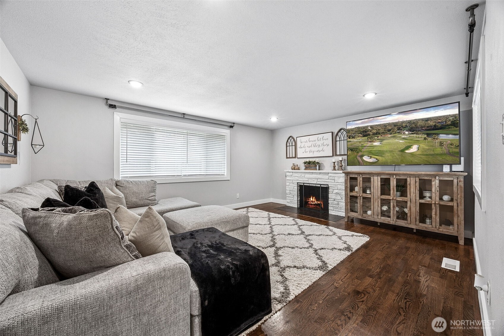 9008 Hipkins Road SW, Lakewood, WA 98498