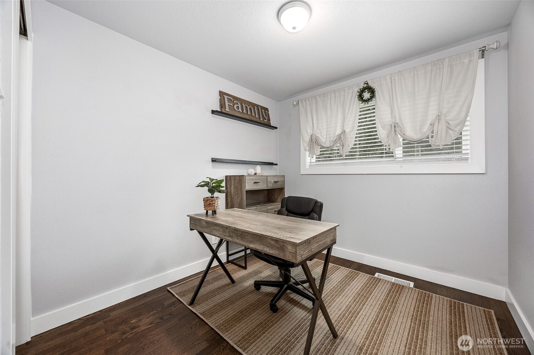 9008 Hipkins Road SW, Lakewood, WA 98498