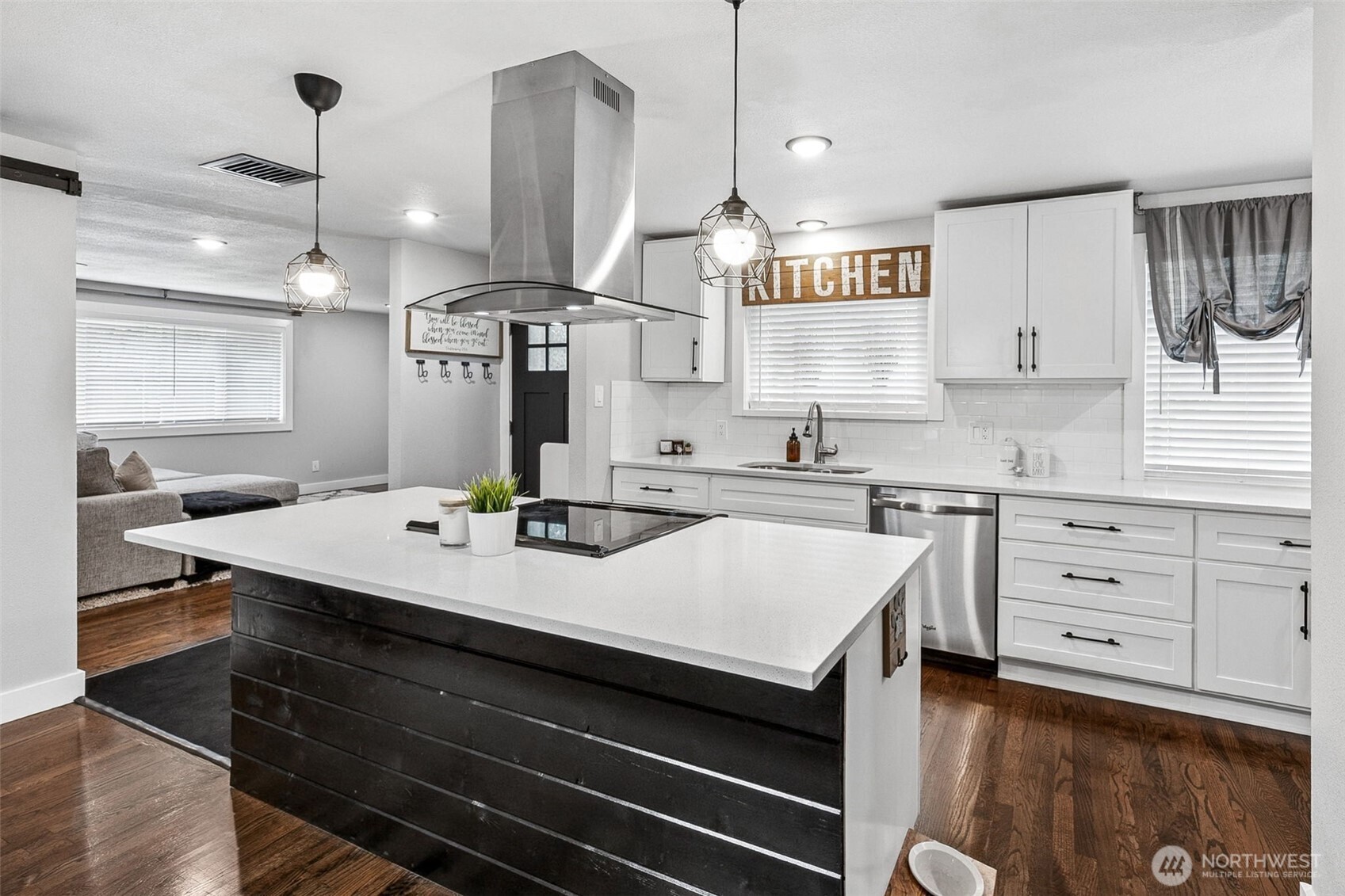 9008 Hipkins Road SW, Lakewood, WA 98498