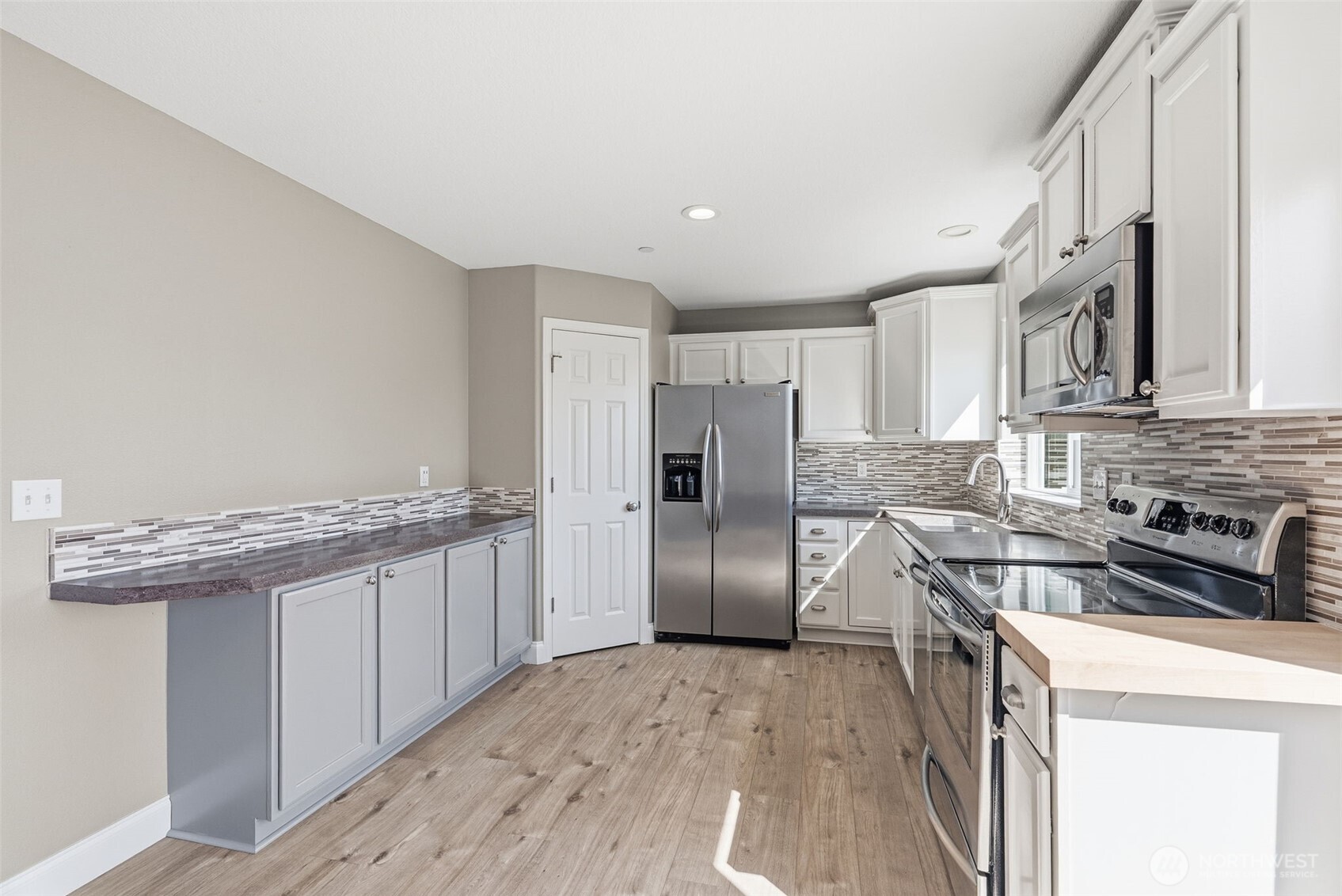 722 NW Meadow Ridge Lane , Camas, WA 98607