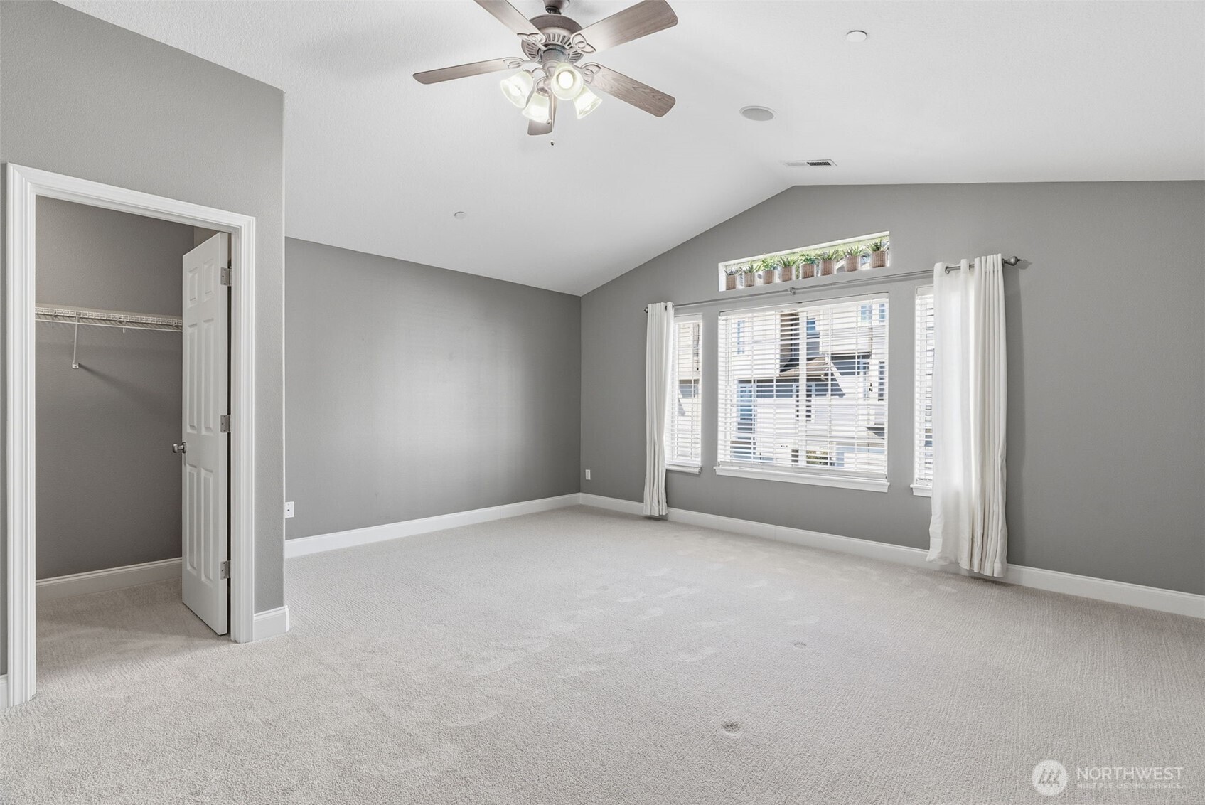 722 NW Meadow Ridge Lane , Camas, WA 98607