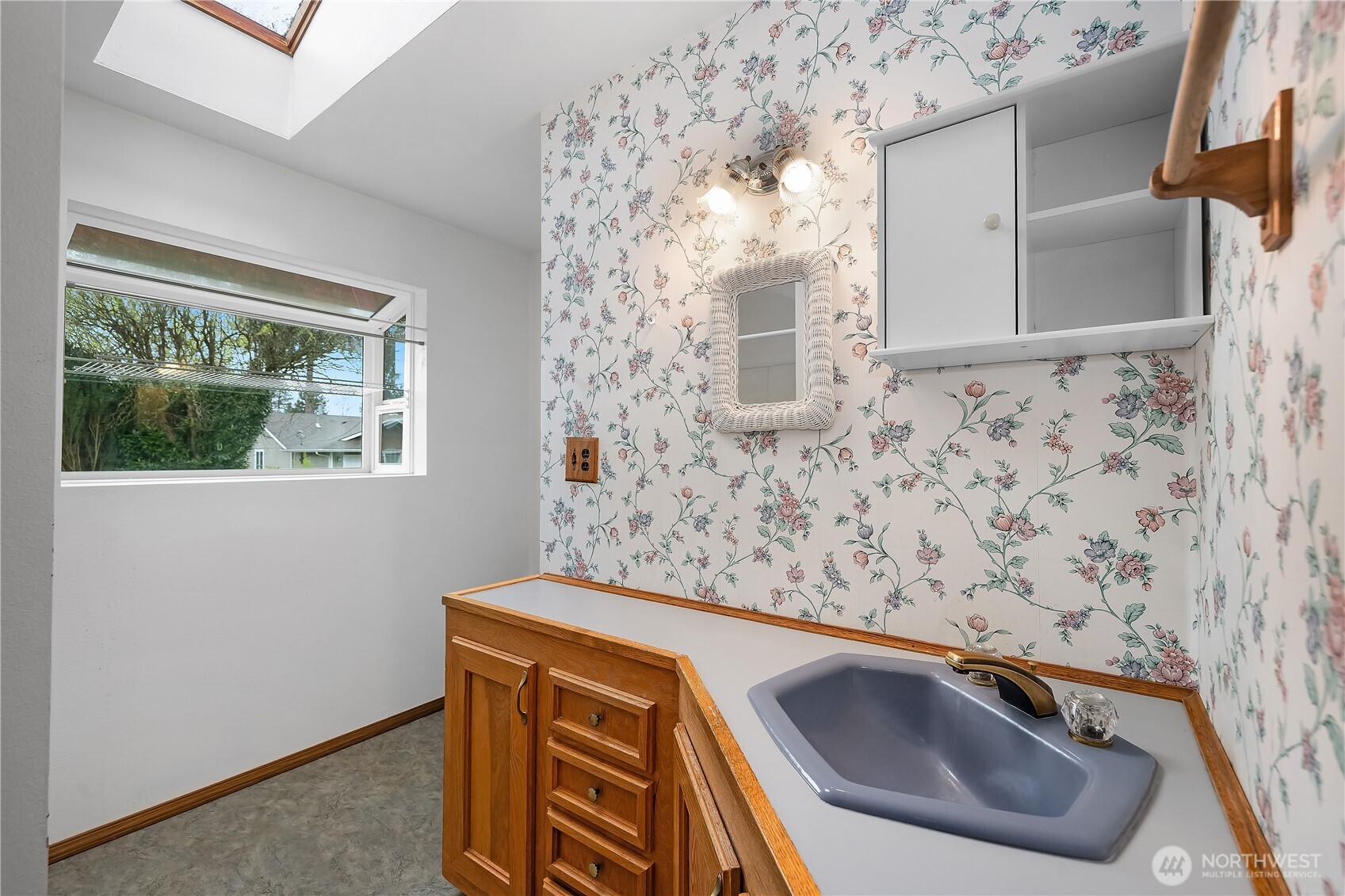 907 6th Avenue SW, Tumwater, WA 98512