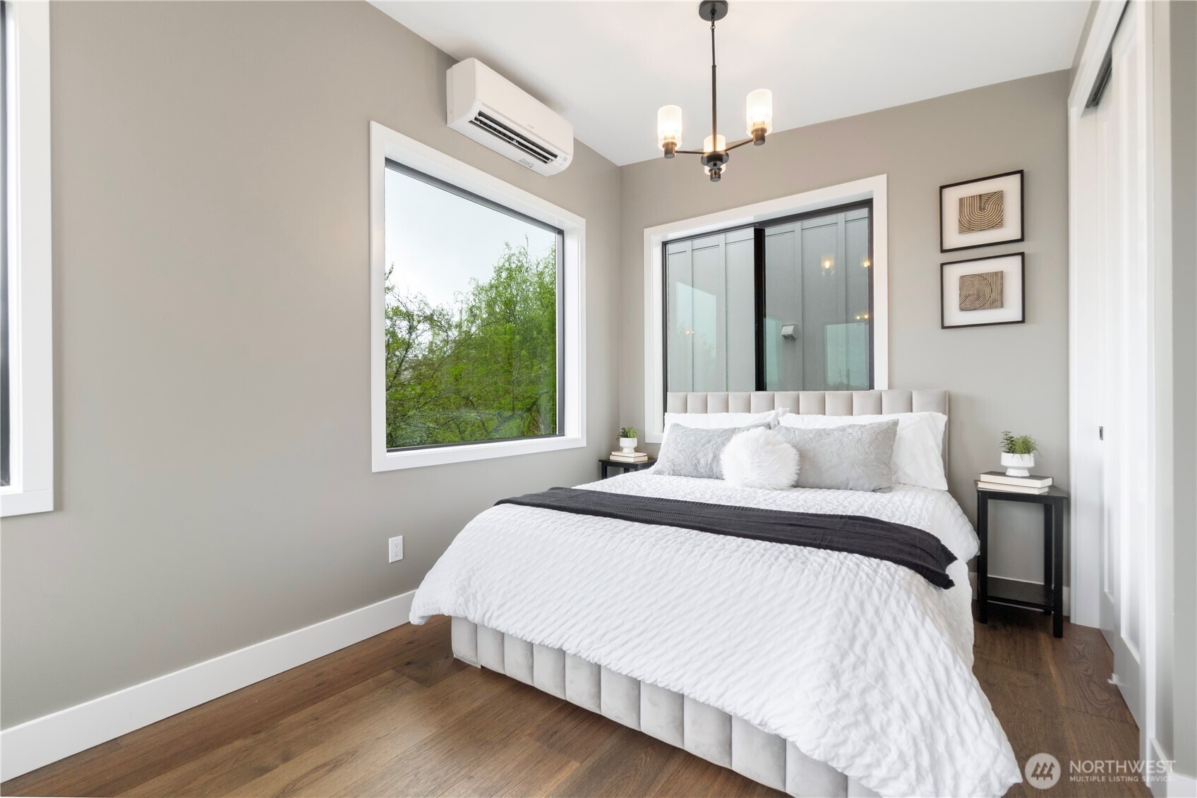 2528 27th Avenue W, Seattle, WA 98199