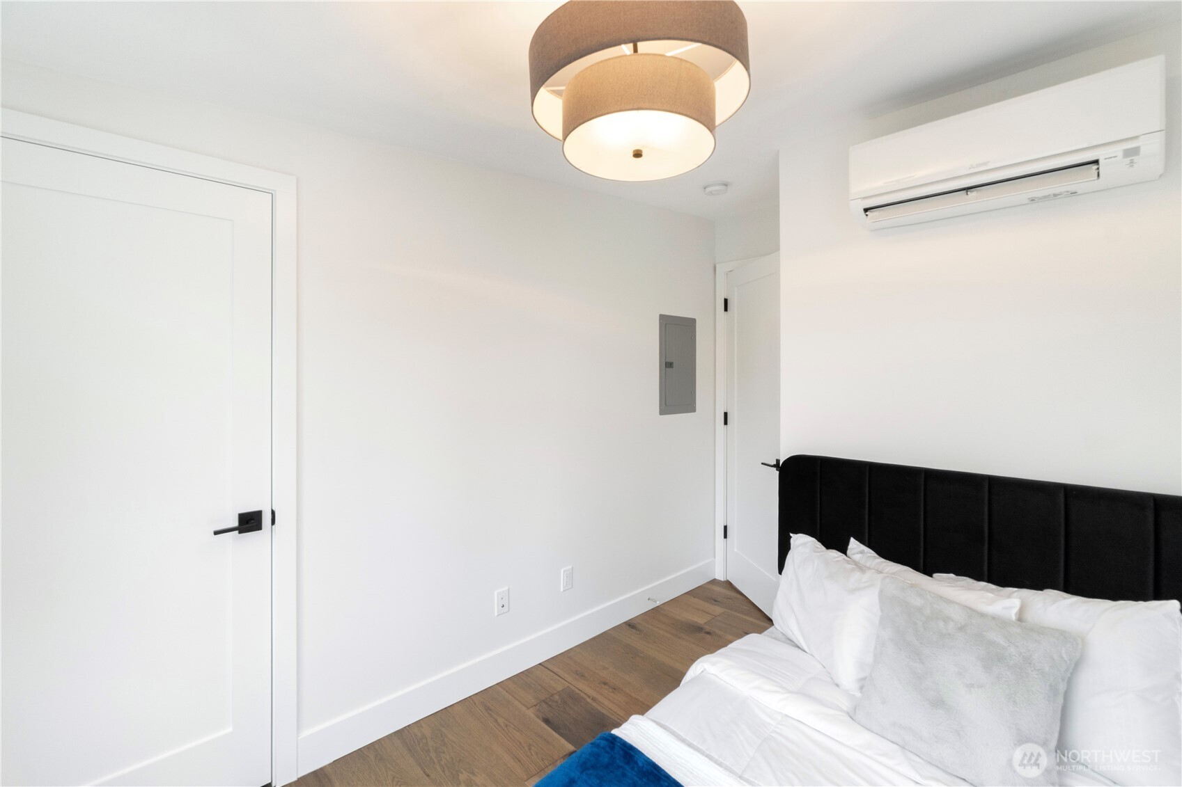 2528 27th Avenue W, Seattle, WA 98199