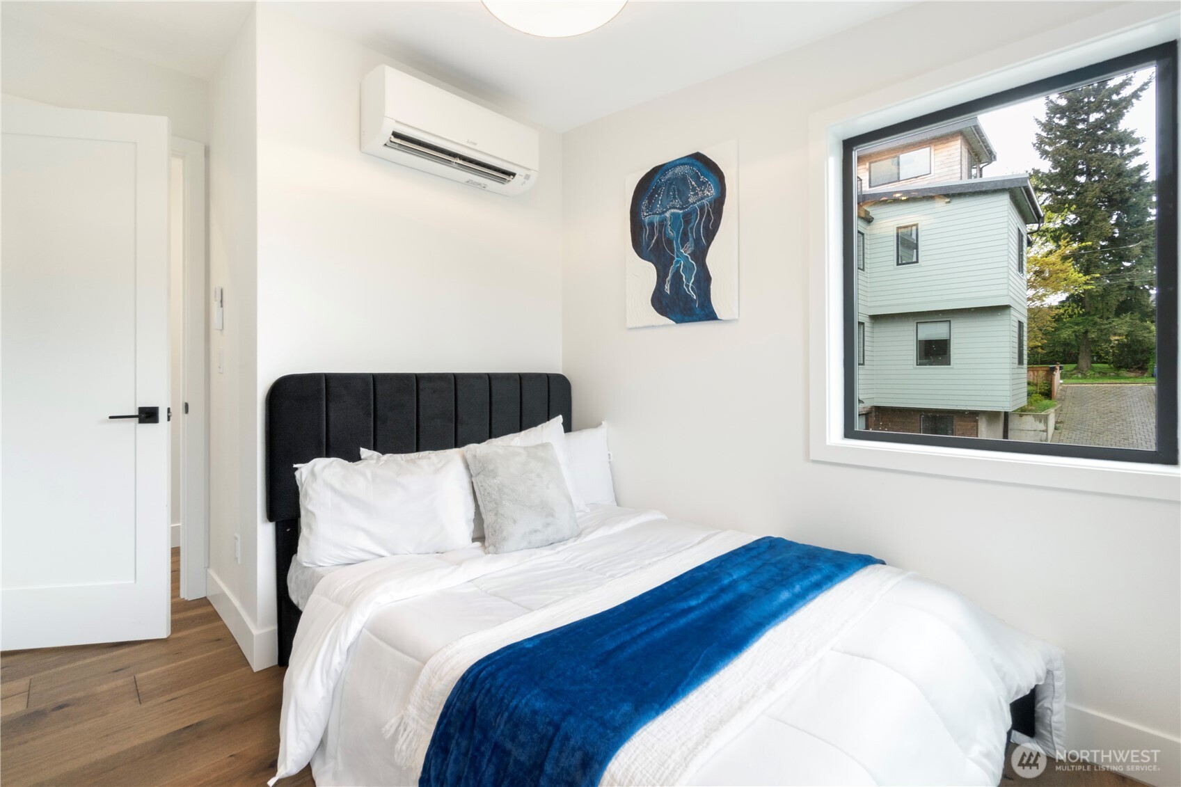 2528 27th Avenue W, Seattle, WA 98199