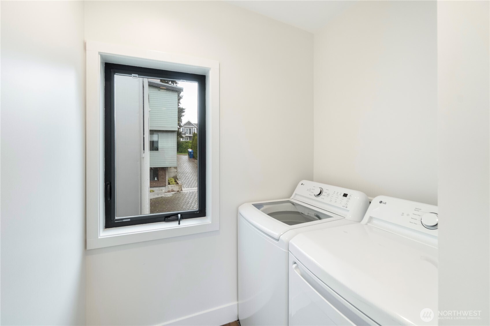 2528 27th Avenue W, Seattle, WA 98199