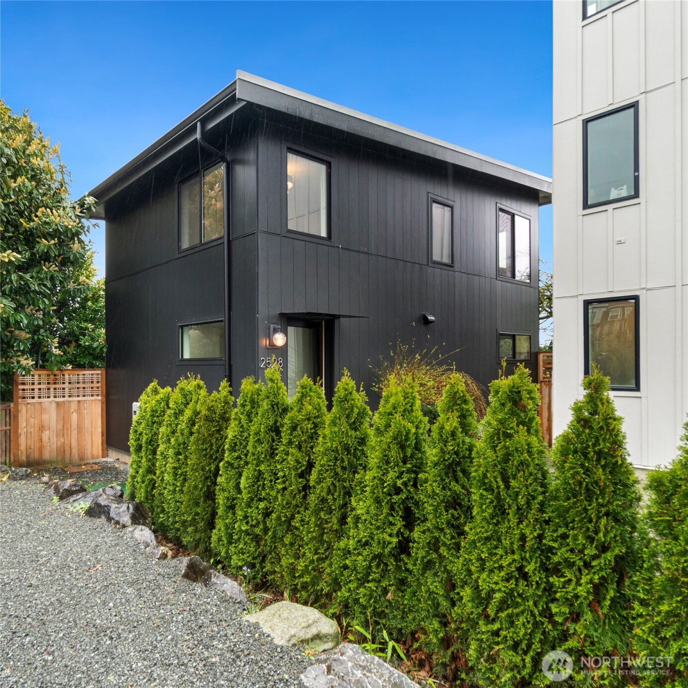 2528 27th Avenue W, Seattle, WA 98199