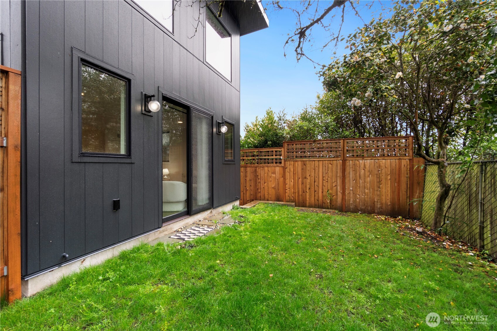 2528 27th Avenue W, Seattle, WA 98199