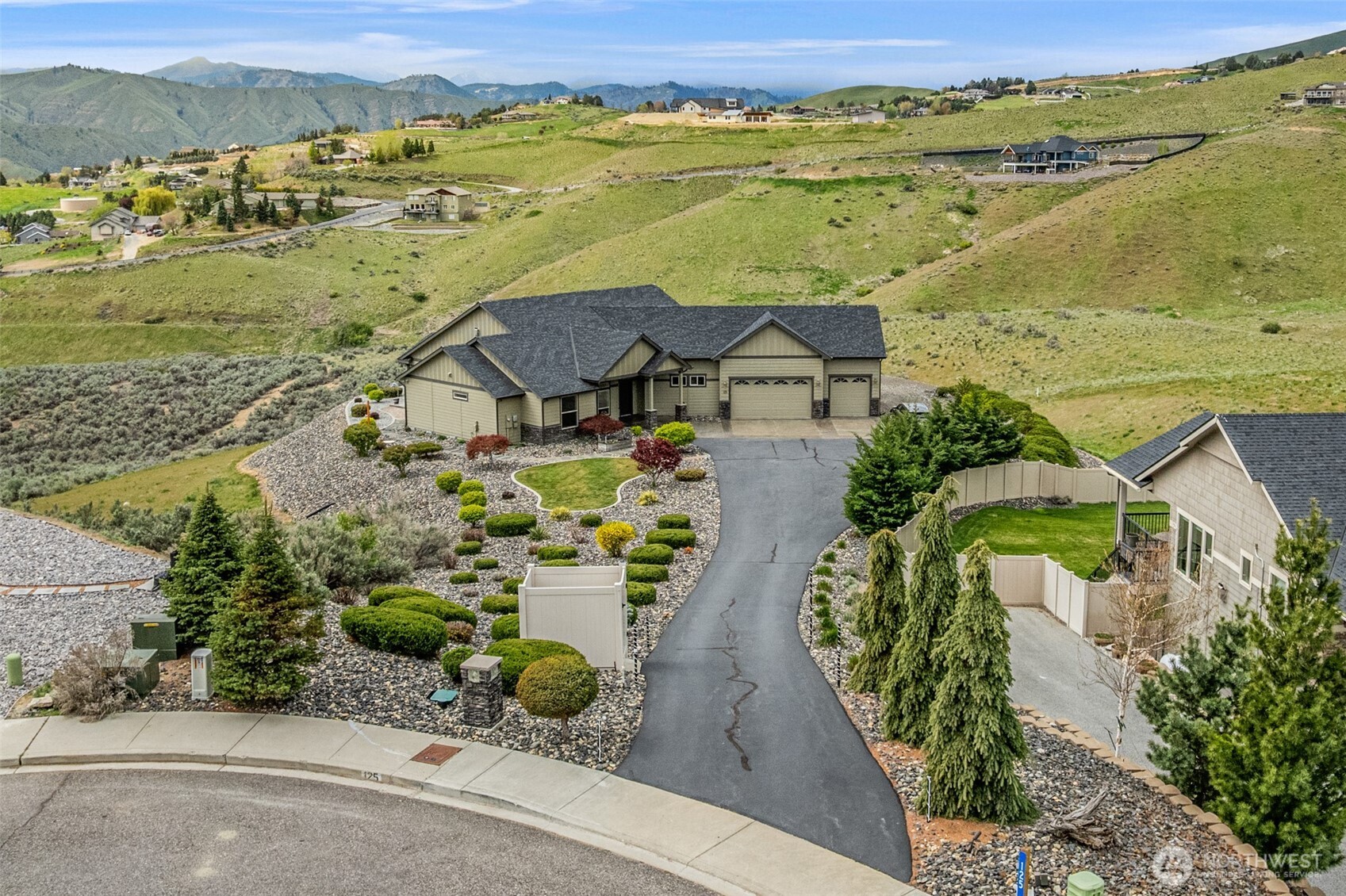 125 E Mountain Brook Lane , Wenatchee, WA 98801