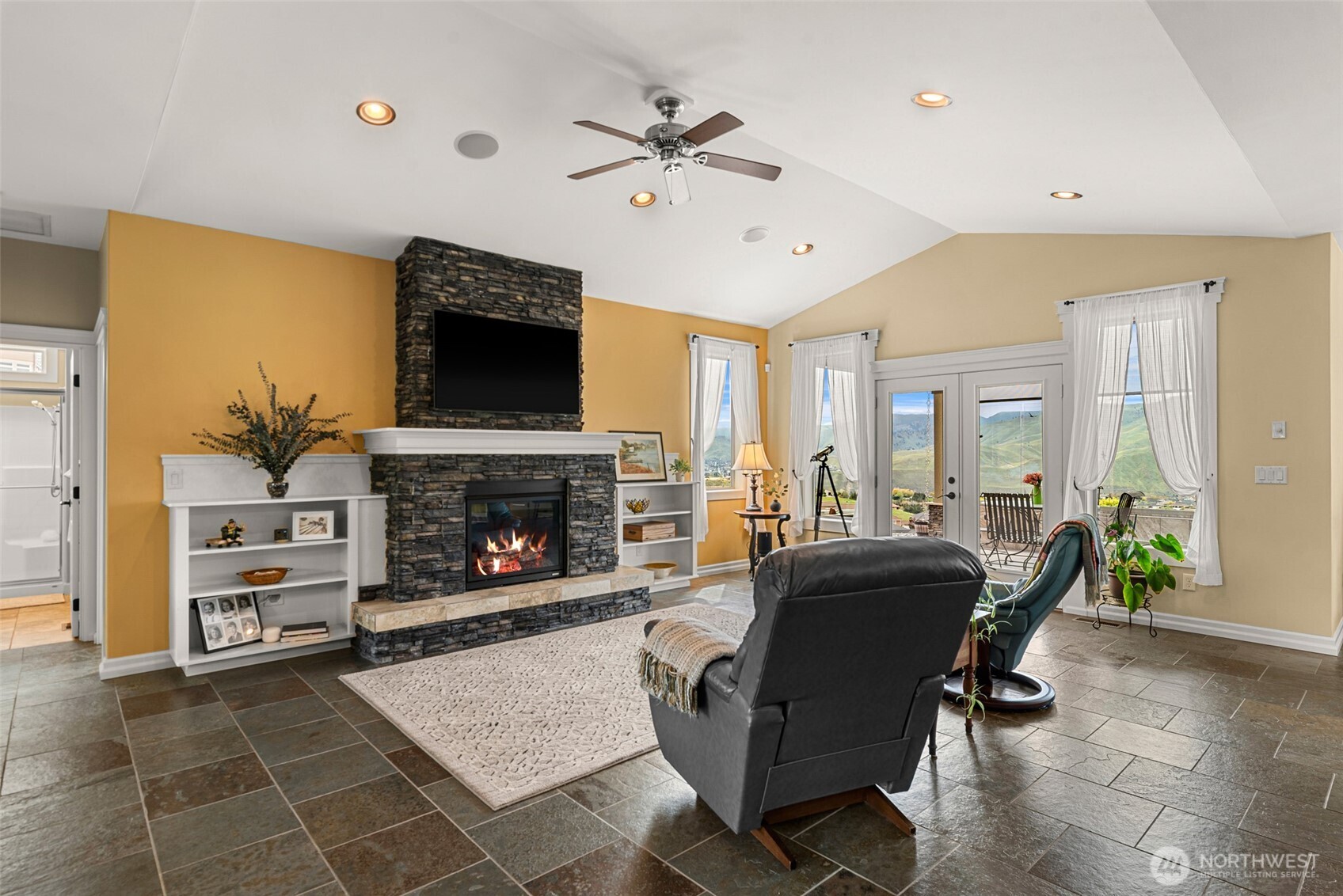 125 E Mountain Brook Lane , Wenatchee, WA 98801