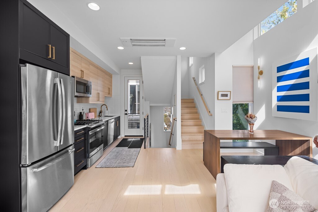 712 W Bertona Street #A, Seattle, WA 98119