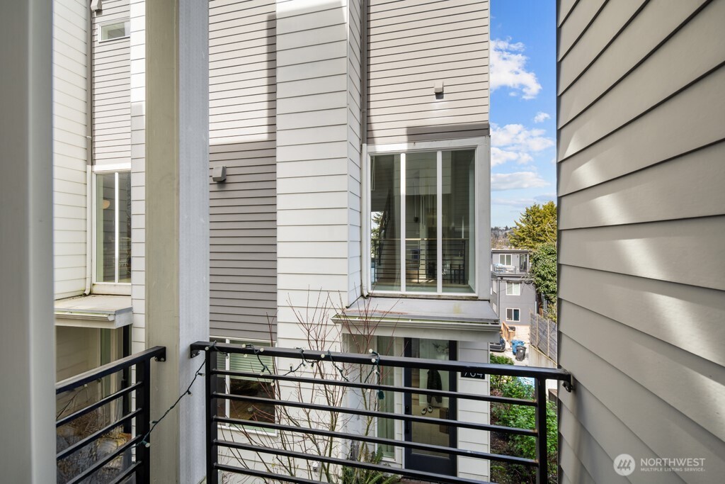 712 W Bertona Street #A, Seattle, WA 98119