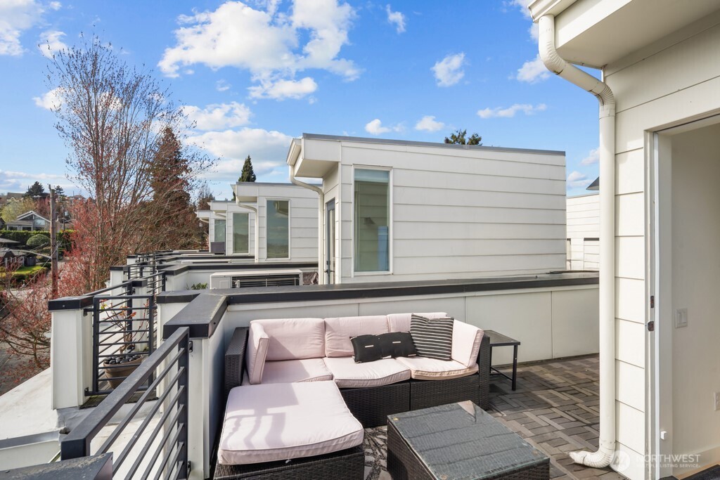 712 W Bertona Street #A, Seattle, WA 98119