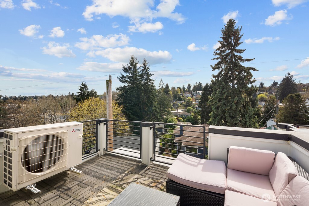 712 W Bertona Street #A, Seattle, WA 98119