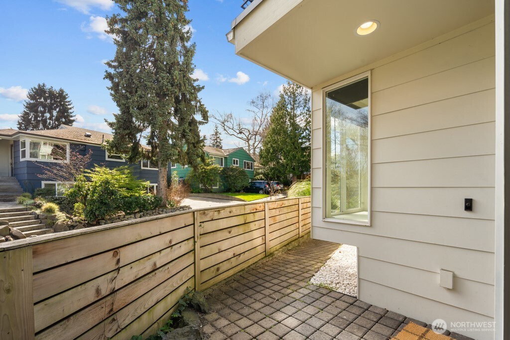 712 W Bertona Street #A, Seattle, WA 98119