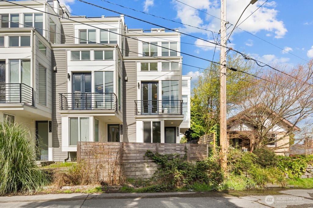 712 W Bertona Street #A, Seattle, WA 98119
