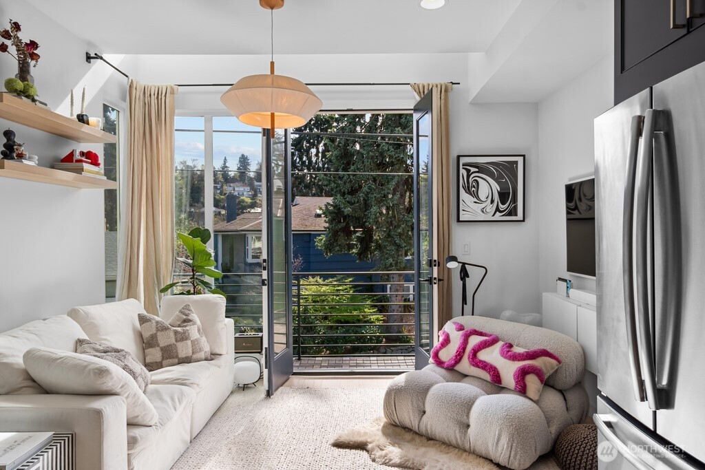 712 W Bertona Street #A, Seattle, WA 98119