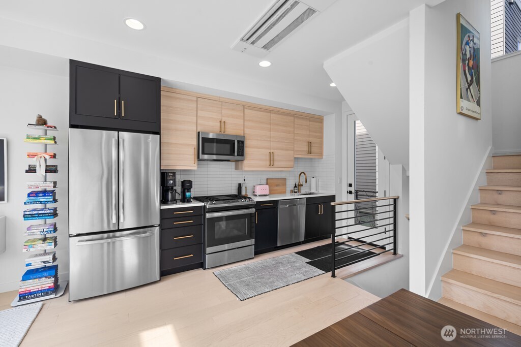 712 W Bertona Street #A, Seattle, WA 98119