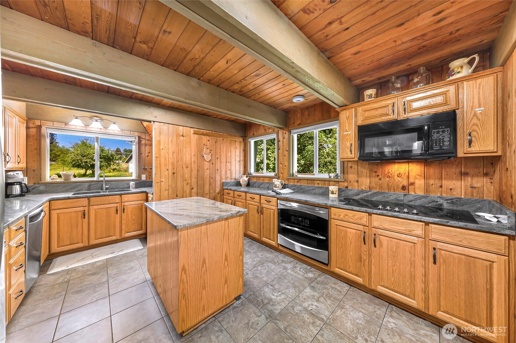 1418 E Blackburn Road , Mount Vernon, WA 98274