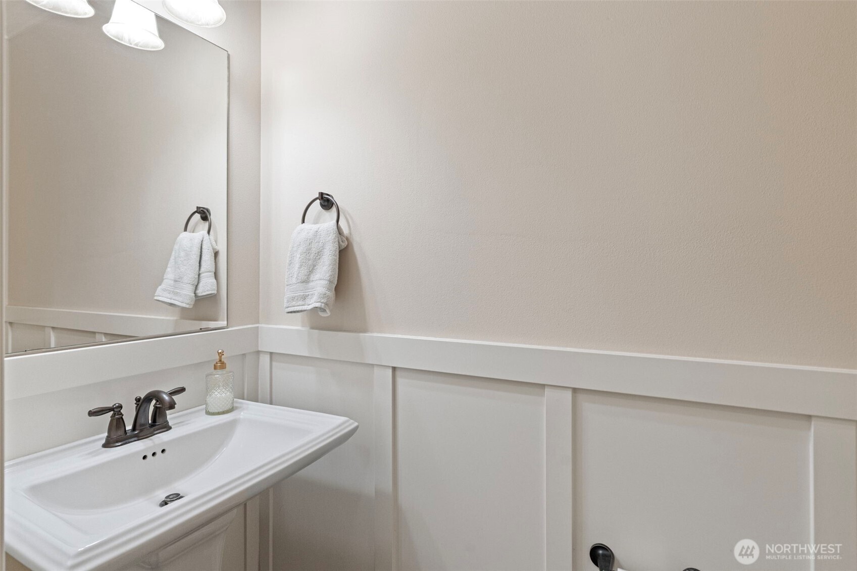 901 SW Norpoint Court , Port Orchard, WA 98367