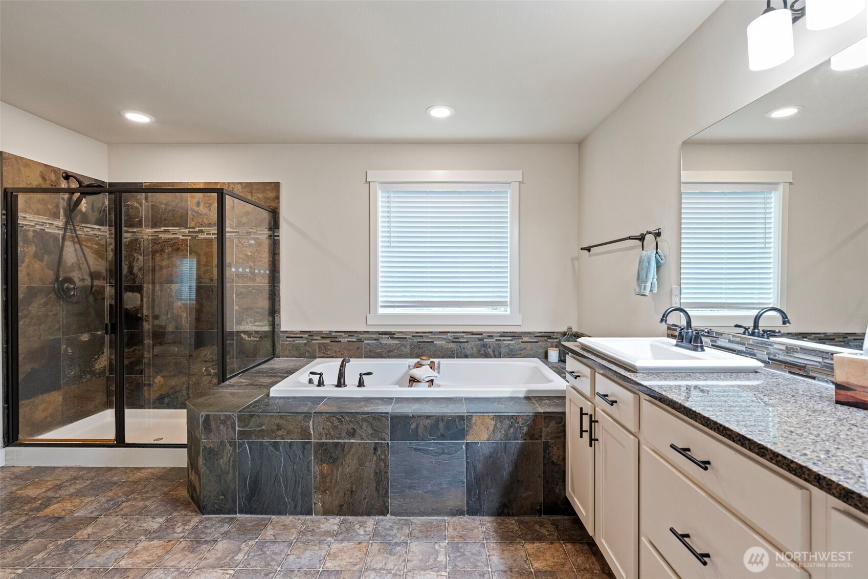 901 SW Norpoint Court , Port Orchard, WA 98367