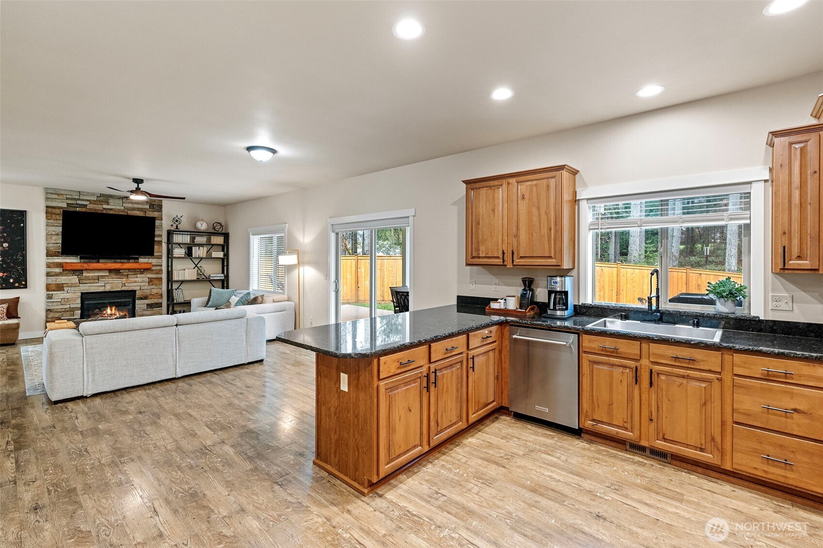 901 SW Norpoint Court , Port Orchard, WA 98367