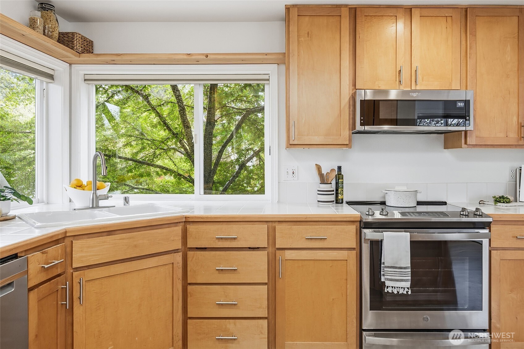 4054 54th Avenue SW, Seattle, WA 98116