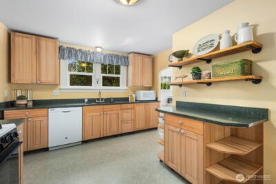 1801 Rockefeller Avenue , Everett, WA 98201 - Photo 12
