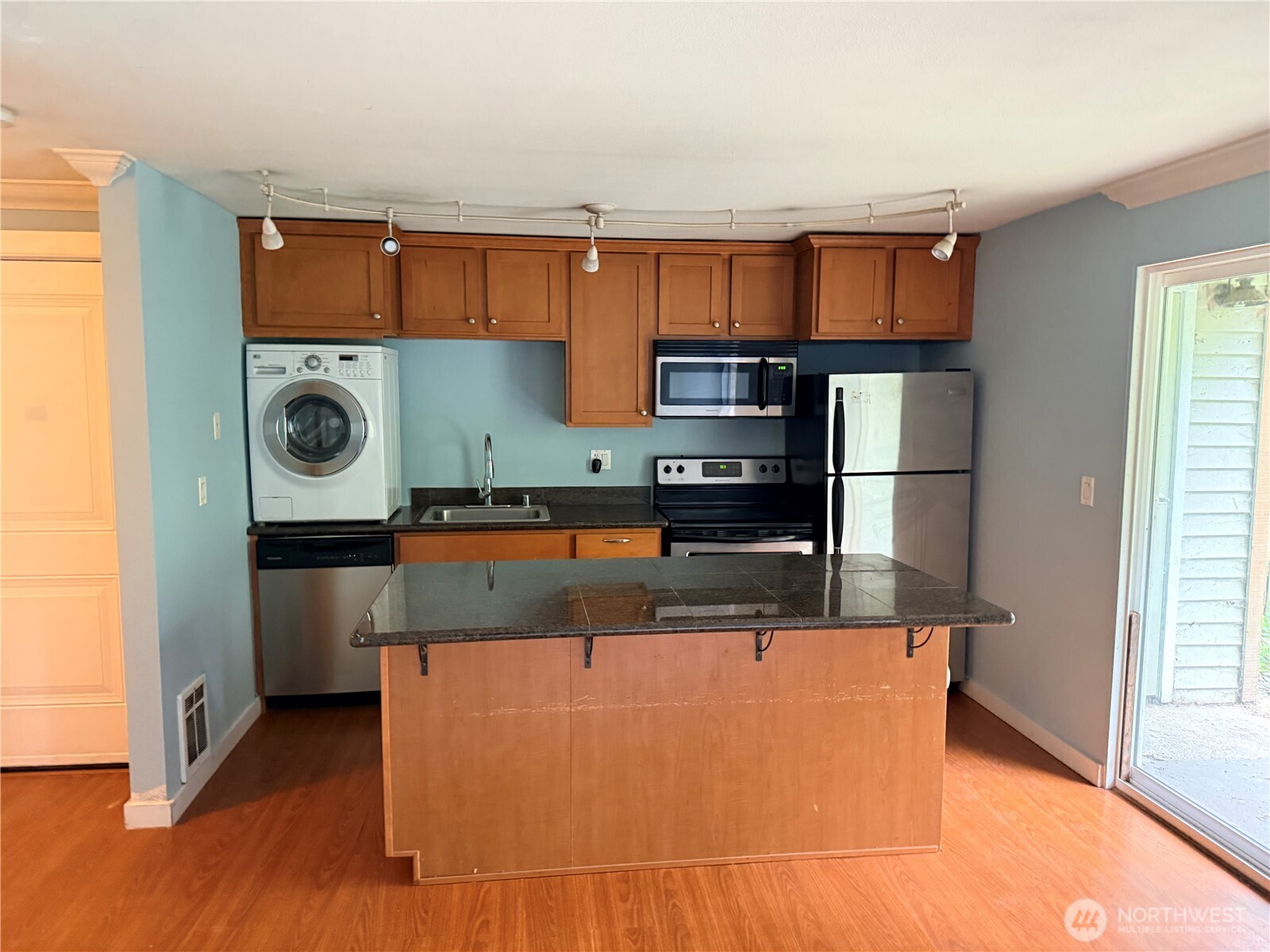 23453 16th Avenue S #A-102, Des Moines, WA 98198