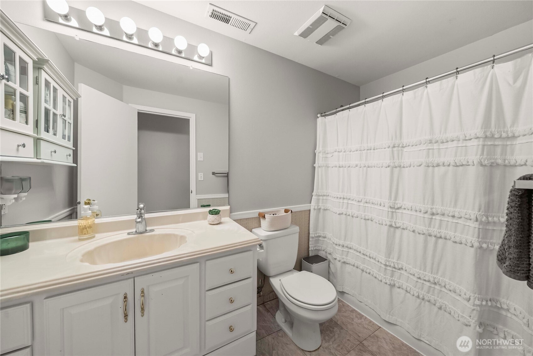 3414 NE Westchester Street , Bremerton, WA 98311